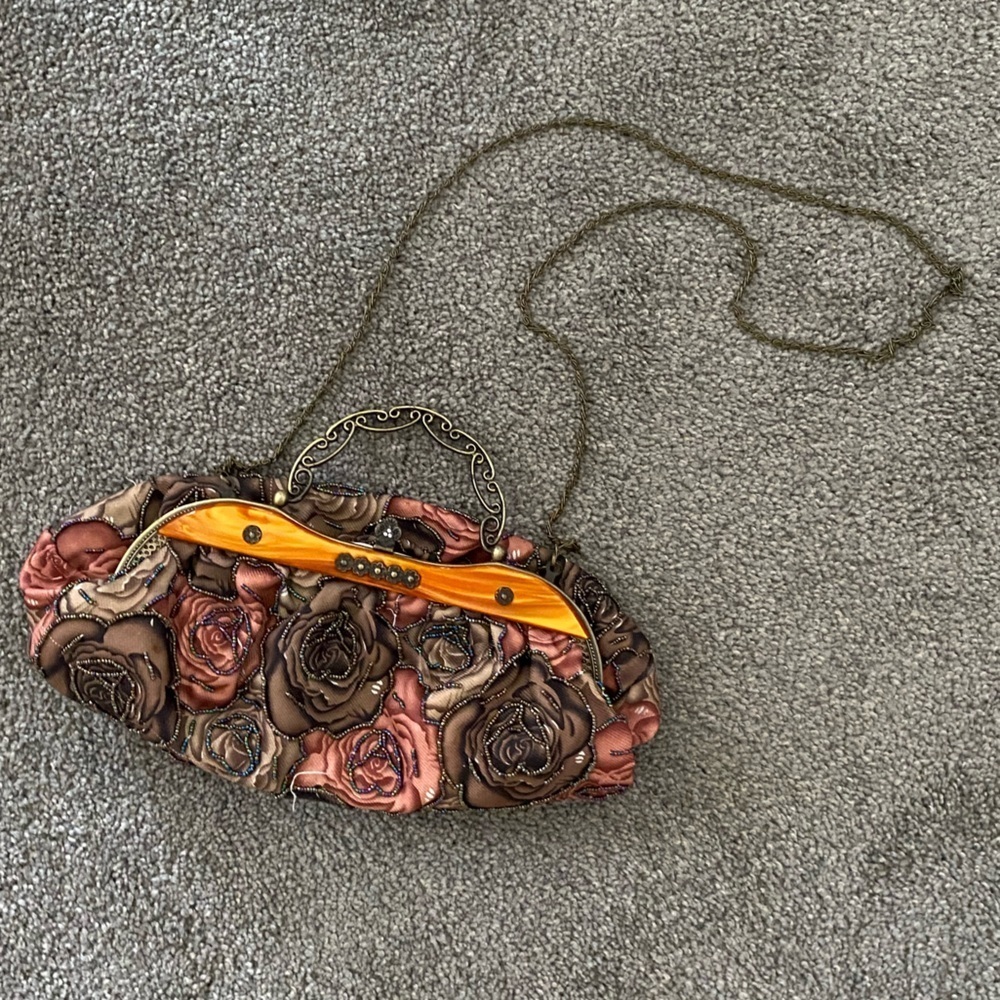 Beaded Plastic Frame Metal Clasp & Carpet Bag Convertible Crossbody/Clutch - Picture 5 of 8